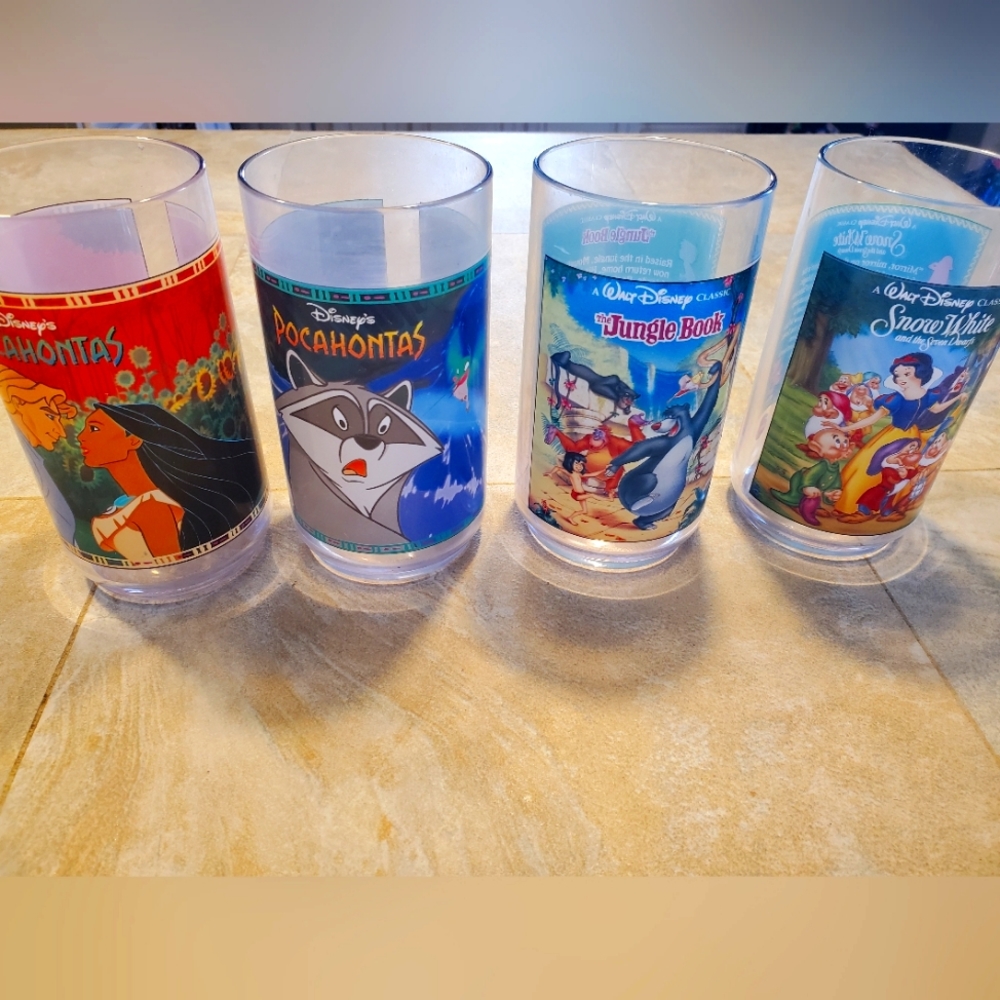 4 Disney Cups with 3 Mickey crazy straws